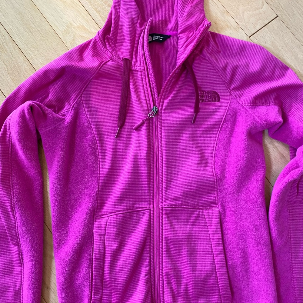 Woman’s Northface Zipper Jacket